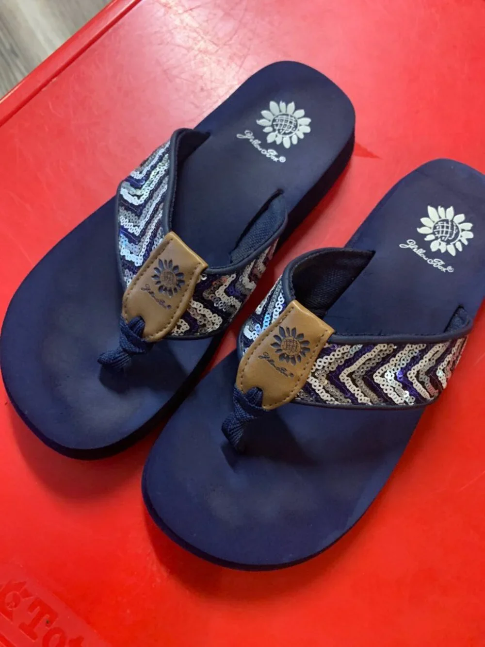 Women's Size 7 Navy Yellow Box Flip Flops - Picture 3 of 4